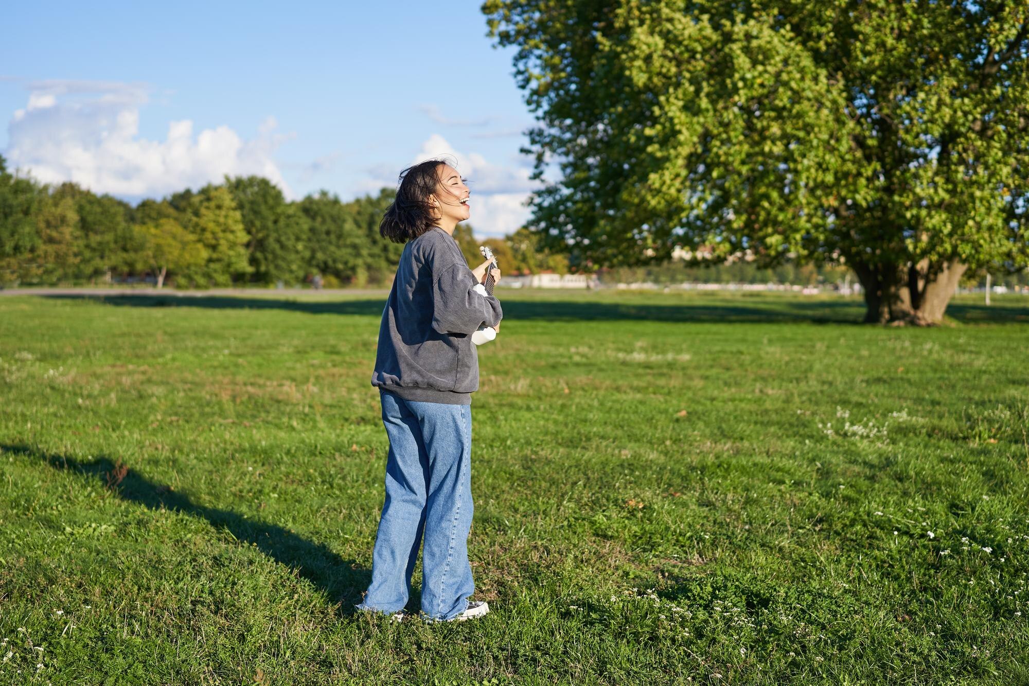 Persona caminando al aire libre